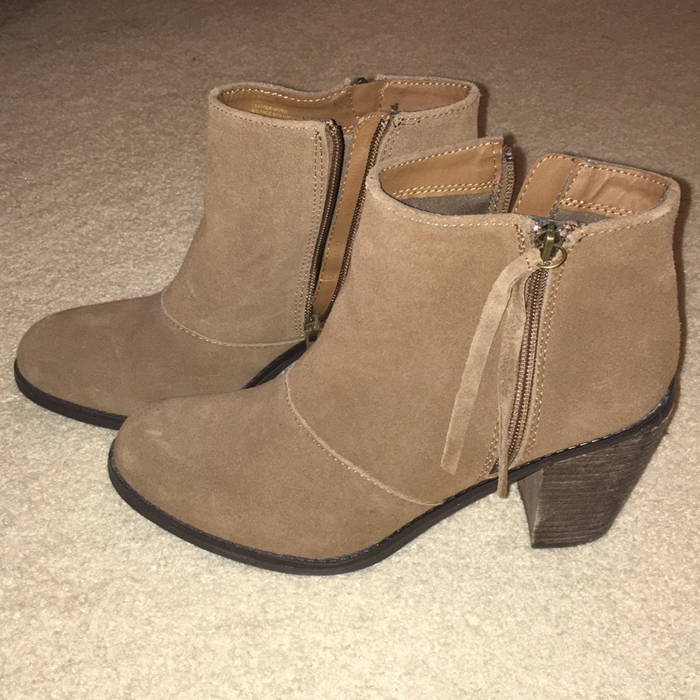 Brown chunky heel bootie